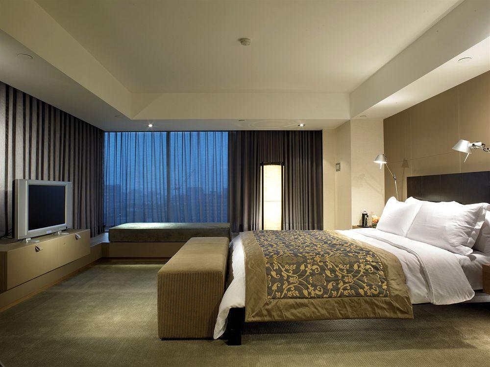 Regent Taipei Hotel Ruang foto A bedroom in a hotel