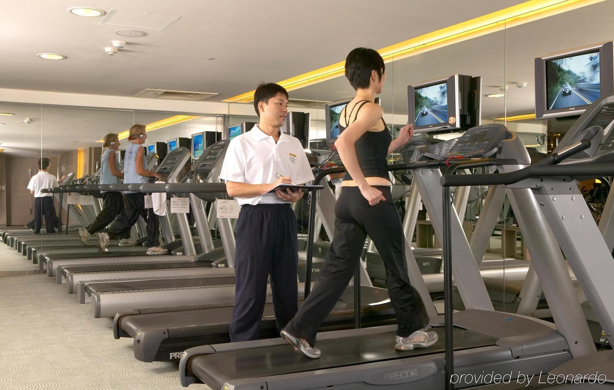 Regent Taipei Hotel Fasilitas foto A personal trainer with a client