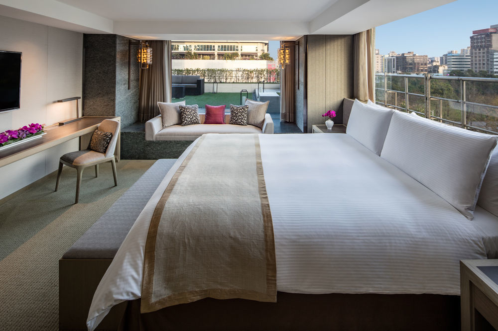Regent Taipei Hotel Bagian luar foto A suite at the hotel