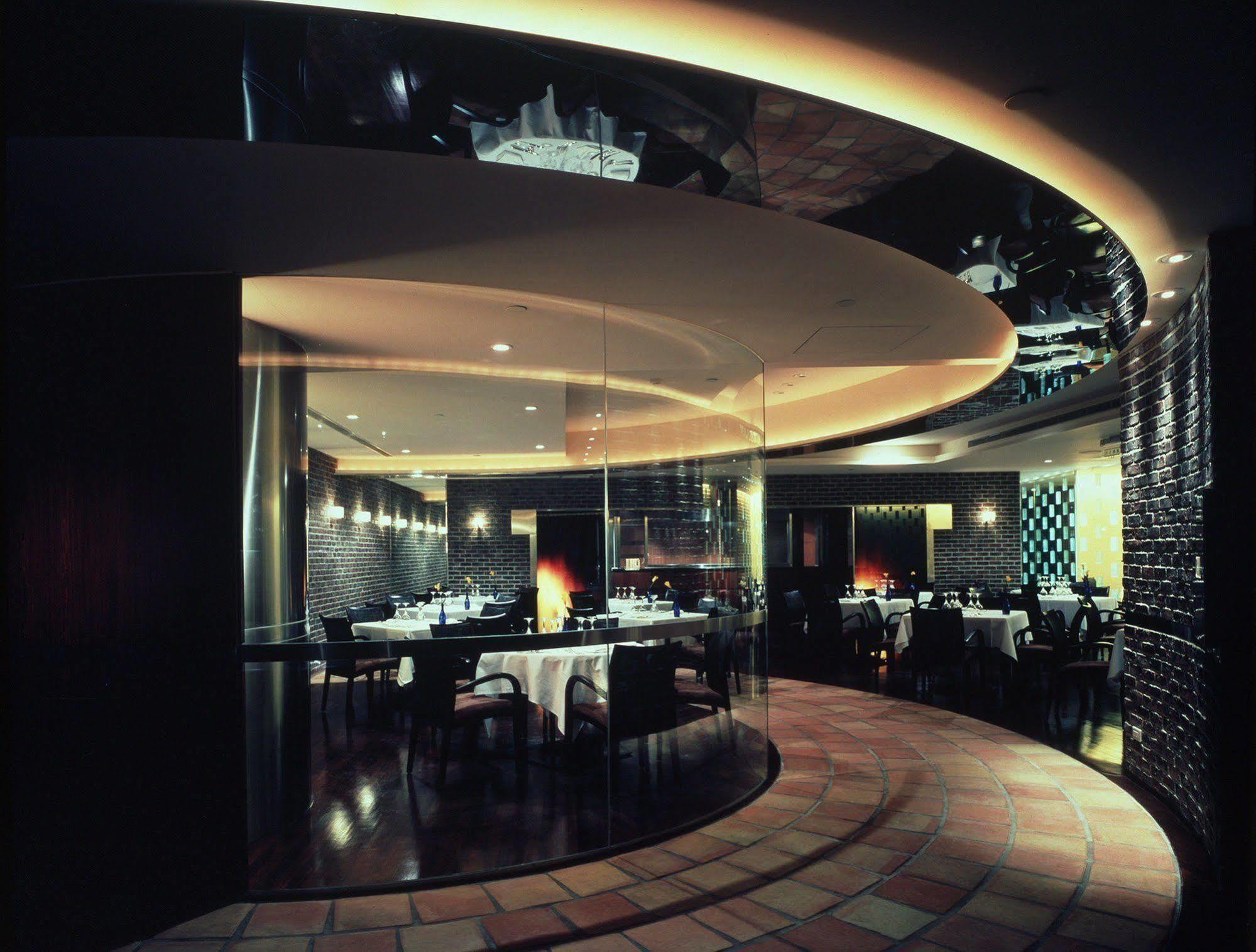 Regent Taipei Hotel Bagian luar foto The interior of the restaurant