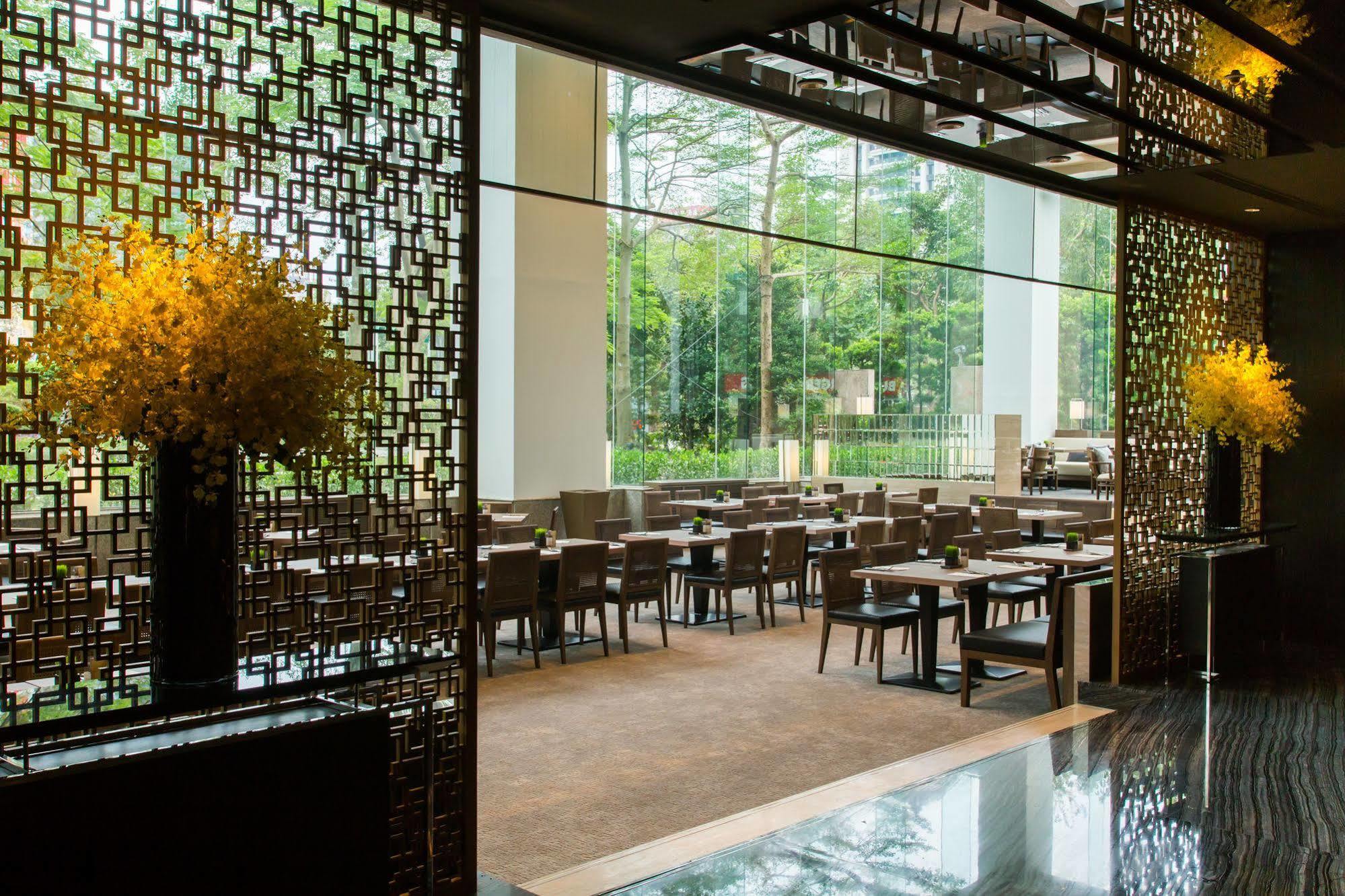 Regent Taipei Hotel Bagian luar foto The interior of the restaurant